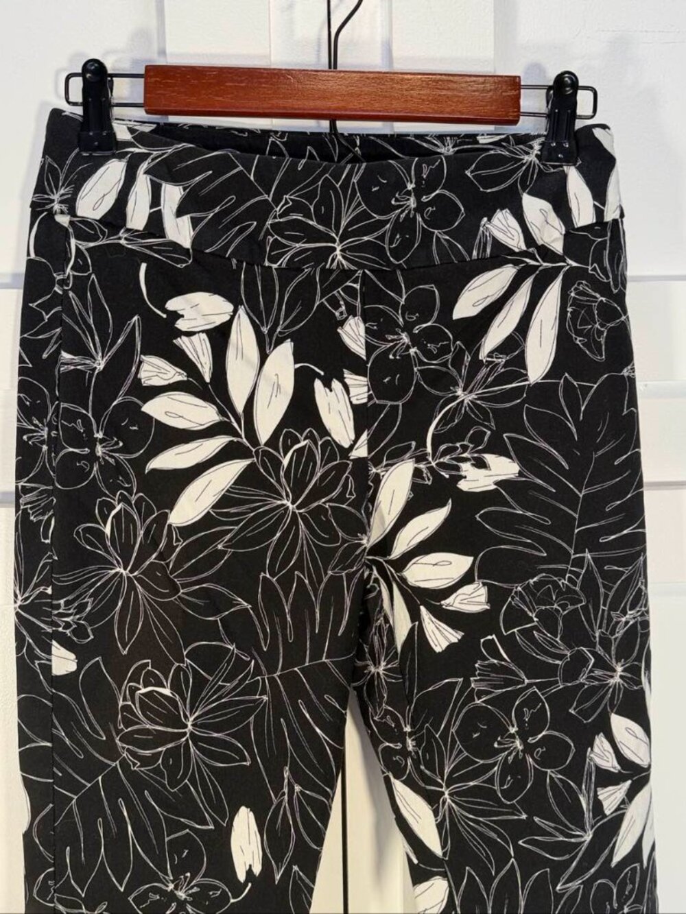 Tribal Black White Floral Capri Pants Size 6 Black/White - Picture 4 of 12